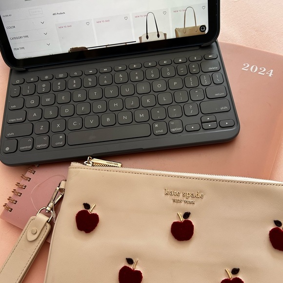 Unique NWT Kate Spade Apple Toss Flocked Pouch Wristlet - Picture 14 of 16